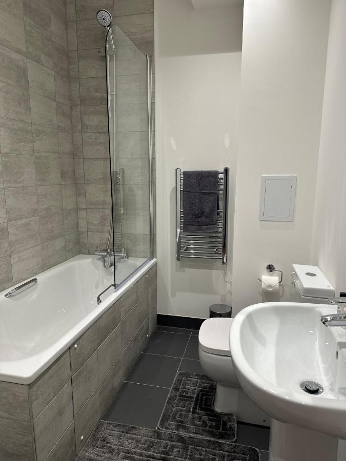 Sleek & Stylish Apartment By Dh Aparthotels Peterborough Luaran gambar